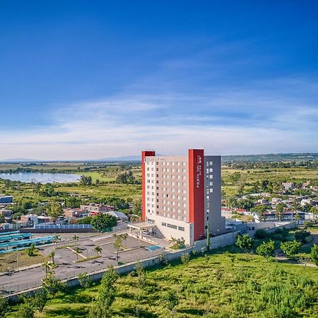 Fiesta Inn Suites Aeropuerto Del Bajio Silao Exterior foto